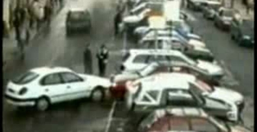 осторожно женщина за рулем.