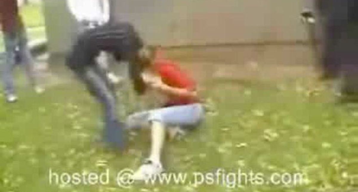 И опять девченки ипошатся