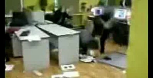 Офисный крушитель!(Тепе рь со звуком!)