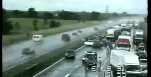 Опасная мокрая дорога