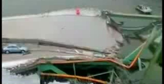 Обрушение моста в Минесоте!!!!не хотел бы я там оказаться!!!