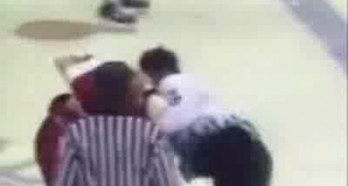 Драка на льду