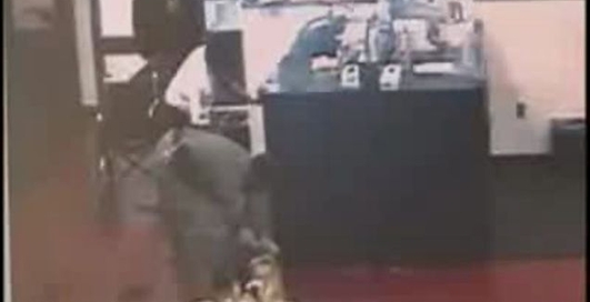 мусора познущались