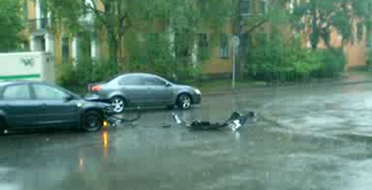 девушка за рулем