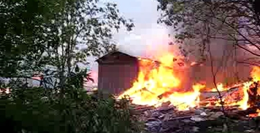 горит гараж