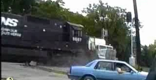 Poezd vs gruzovik (kresh)