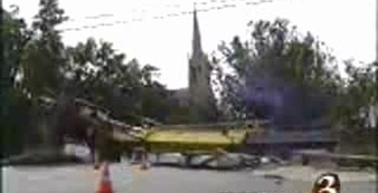 Жесть. Падение крана