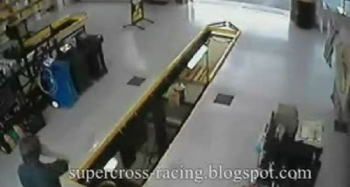 заїхав у авто сервіс