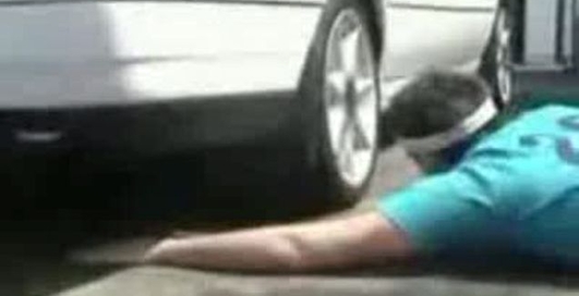 дурень зламав руку