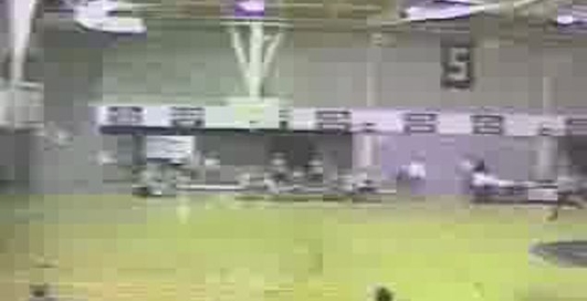 Маленький пацан пострадал от мяча!