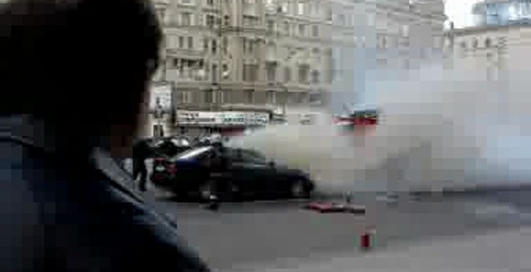 На Кутузовском горит правительственн ая машина