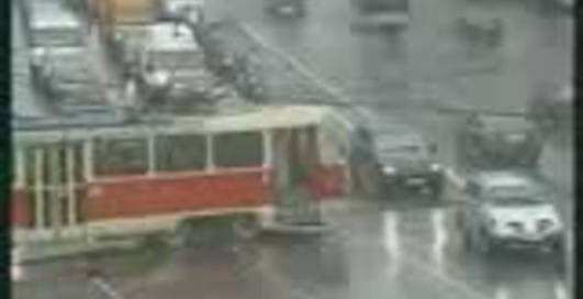 не трамвай обедешь