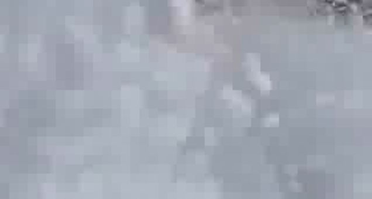 Парень угоняет от джипа. Ыыы