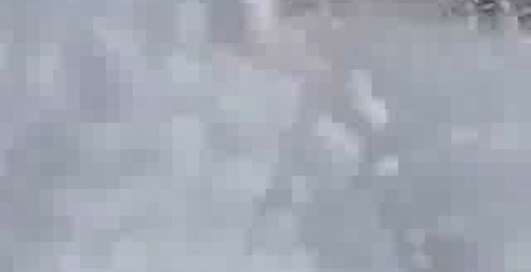 Парень угоняет от джипа. Ыыы