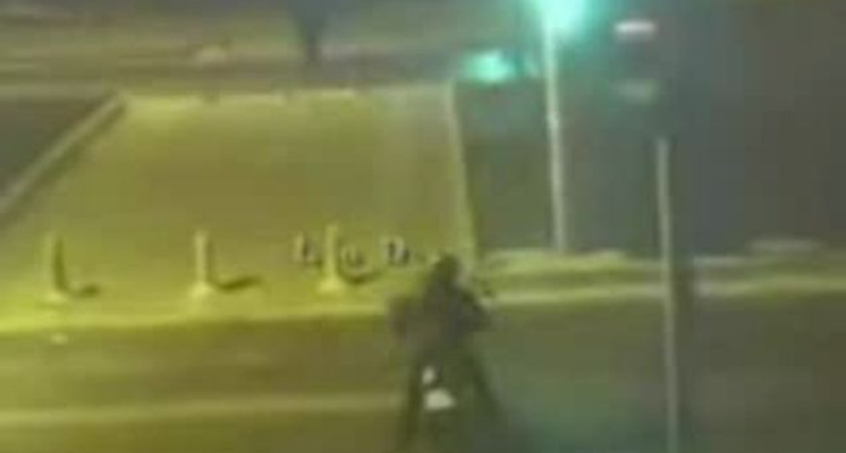 Чувака сбивает авто