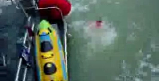 впав із човна