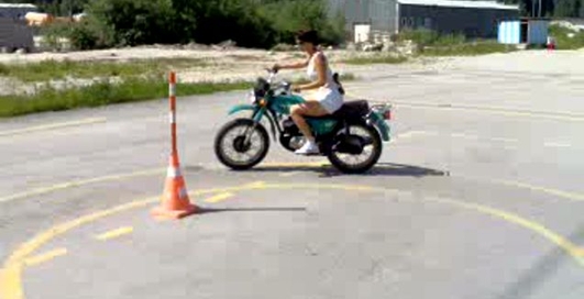 Учеба в мотошколе. Восьмерка
