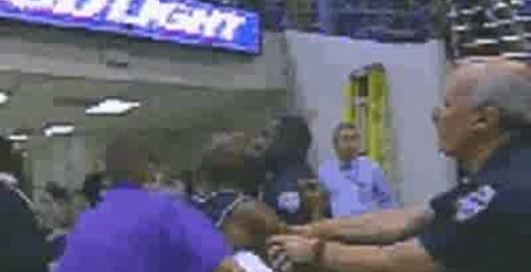 Драка - Т.Мак против Боби Джексона !!!