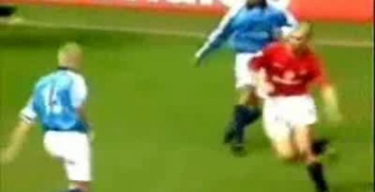 заїхав прямо в ногу