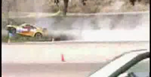 врізався в дерево