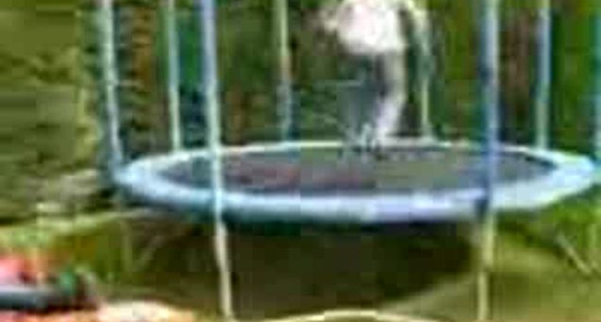 на ногу із трампліна