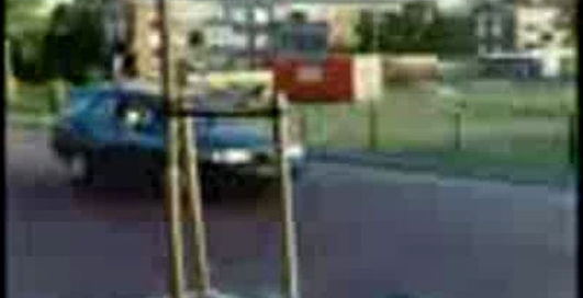 головою об дах авто