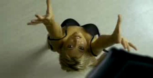 прикольная драка с девкой