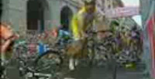 масове падіння велосипедистів