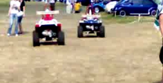 девки катаются.