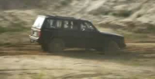 Jeep по песку.