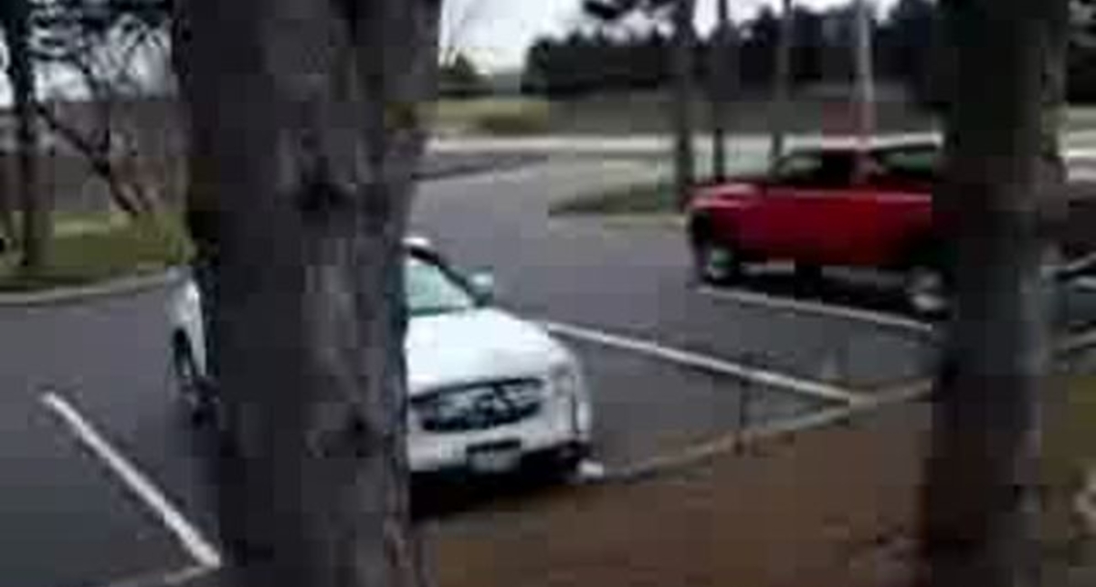 Девочка жжот на папином джипе