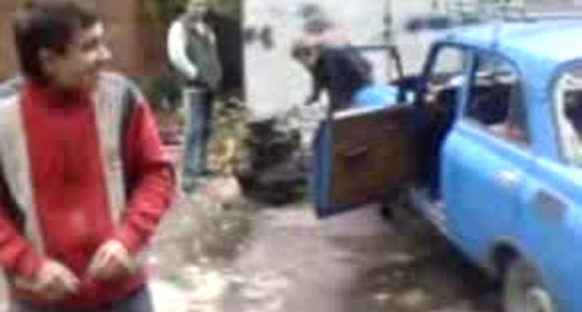 кардан влетает в заднее слекло автомобиля