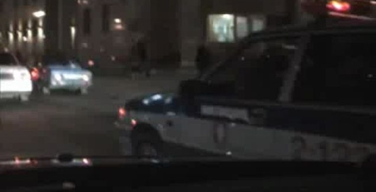 ИДПС с включенной мигалкой в пробке.