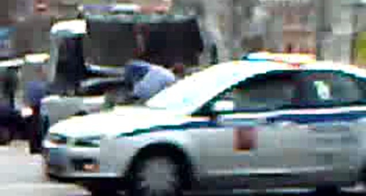 Мент против УАЗика!!!