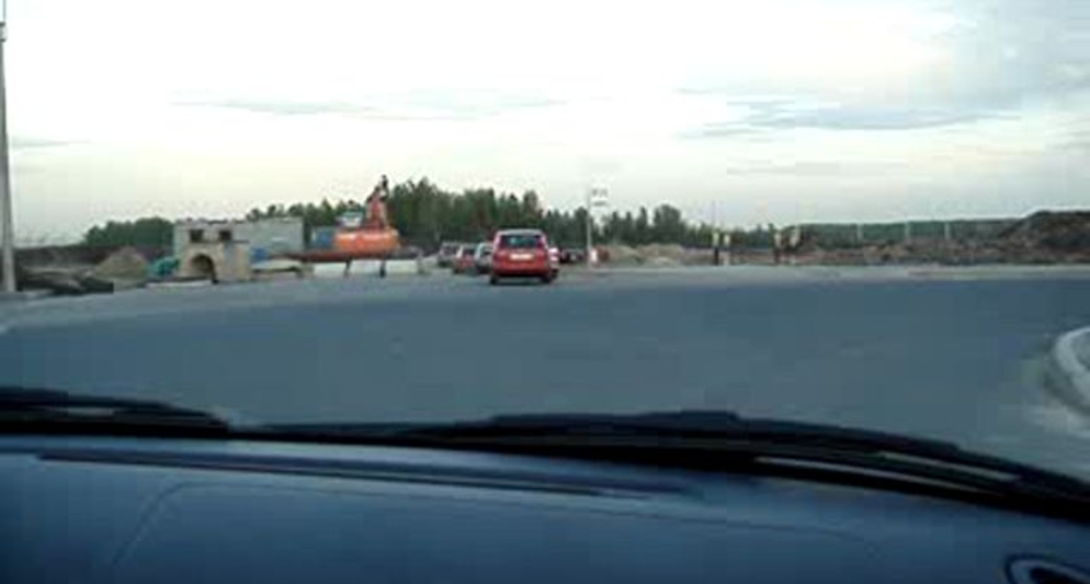 Едем на пустую трассу