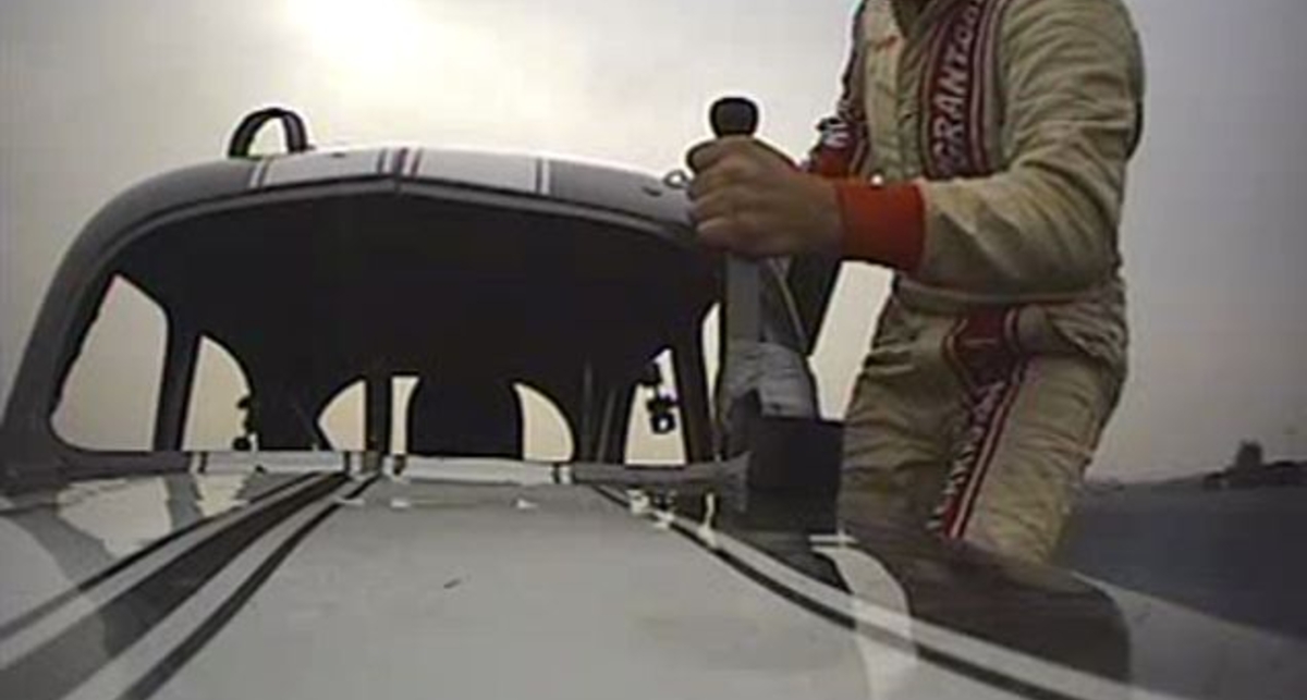 Terry Grant (замена колеса движущегося автомобиля)