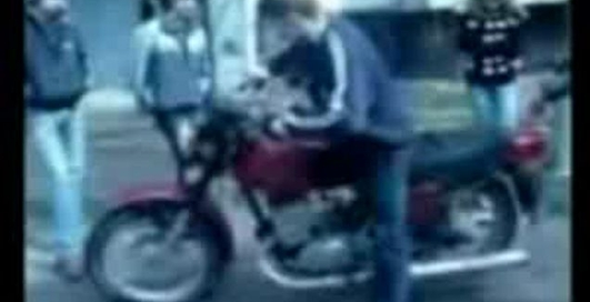 ПРИДУРОК НА МОТОЦИКЛЕ!