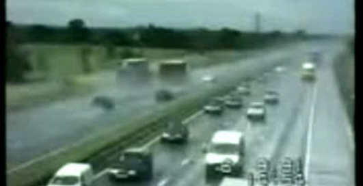 Опасная мокрая дорога