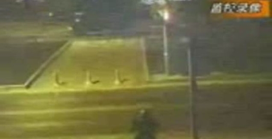 Чувака сбивает авто