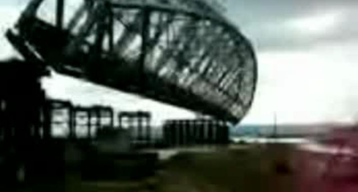 Падение моста...