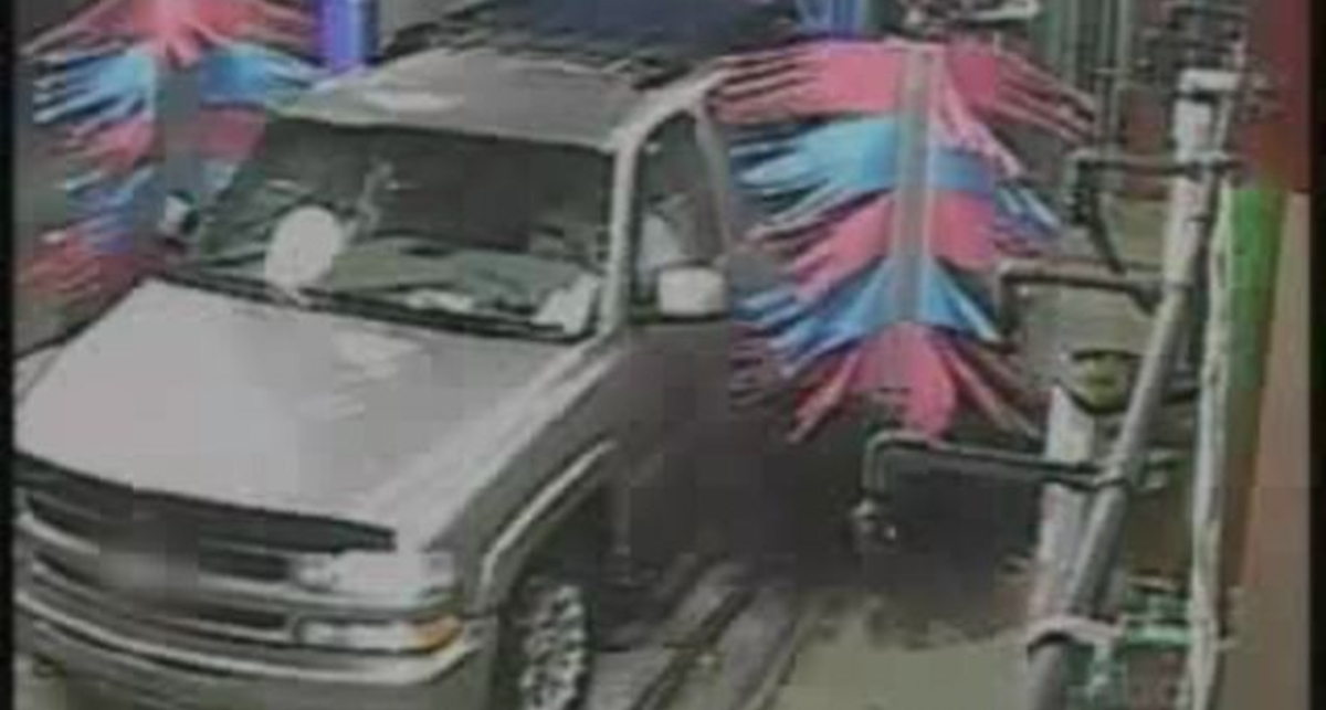 Дибил на автомойке