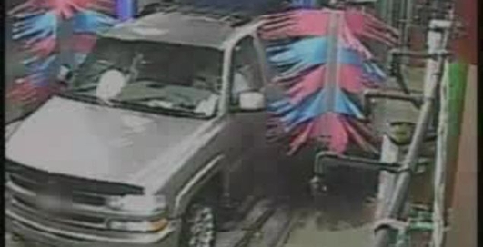 Дибил на автомойке