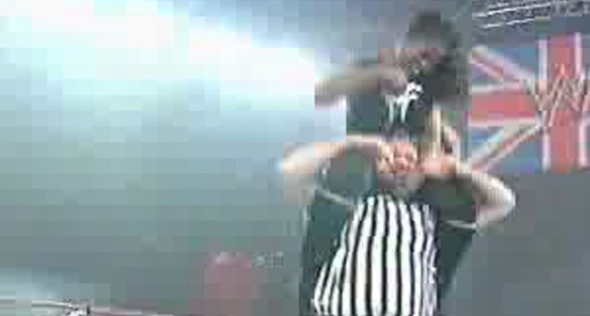 Показала фанатам сиськи)