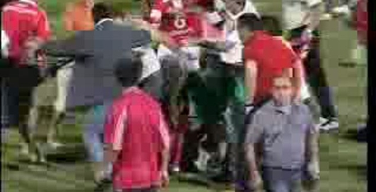 Ментам напинали на футболе