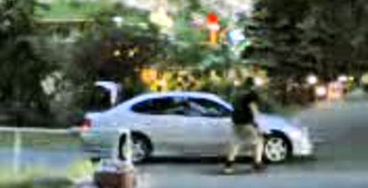 Класс! Лексус мудохают битой)