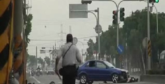 Авто против мопеда