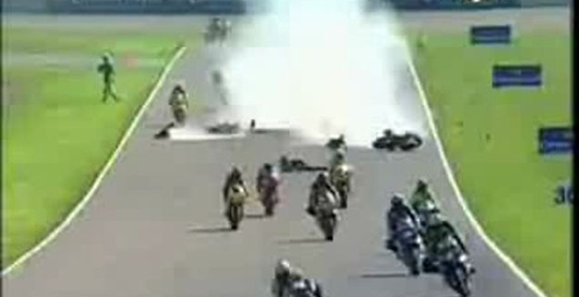 Жесткое столкновение на гонках