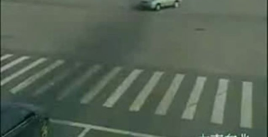 Он просто ее смял собою