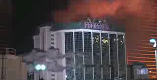 Очень красивый снос дома