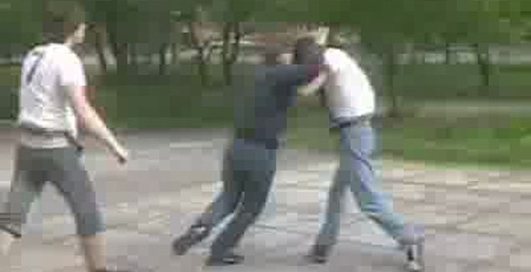 Хулиганы против Скинов